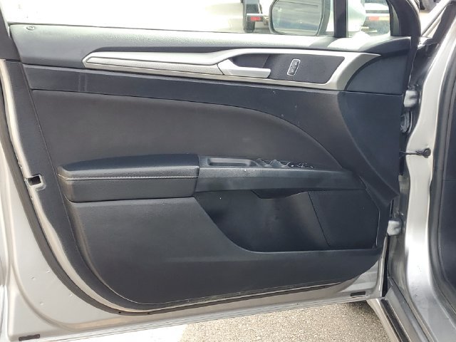 Used 2020 Ford Fusion SE FWD image 8