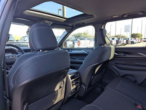 Used 2025 Jeep Grand Cherokee Laredo X w/ Trailer Tow Package image 19