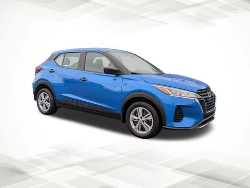 Certified 2025 Nissan Kicks Play S image 2