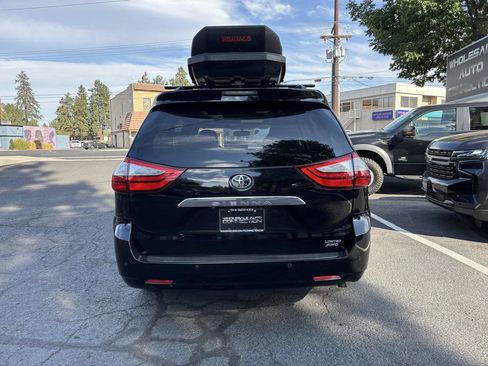 Used 2017 Toyota Sienna Limited Premium AWD/4WD image 4