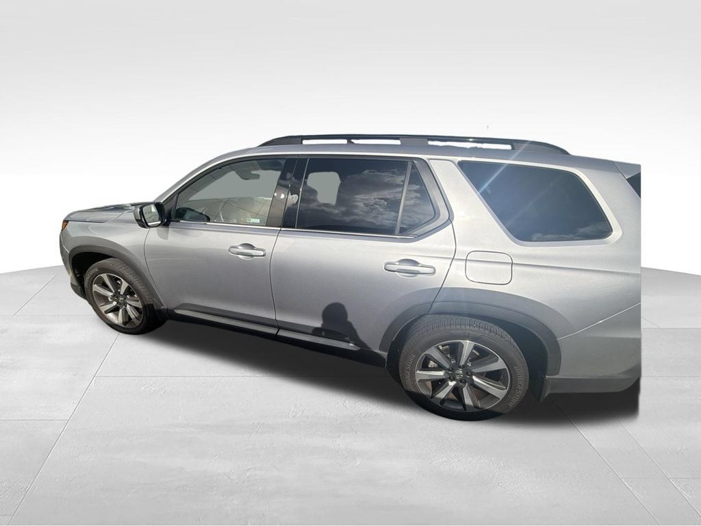 Used 2025 Honda Pilot Elite image 8