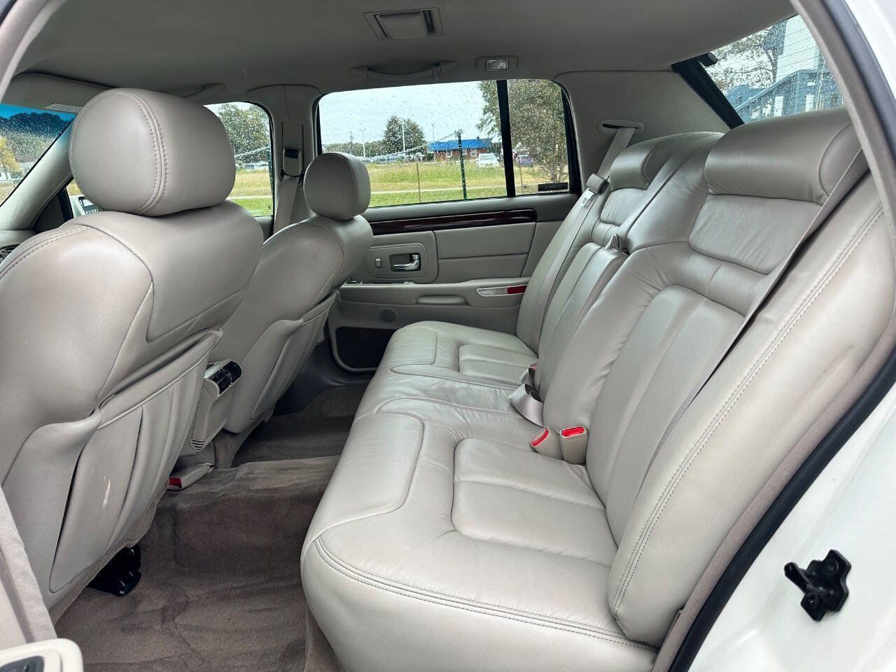 Used 1998 Cadillac De Ville D'Elegance w/ Safety/Security Pkg FWD image 17