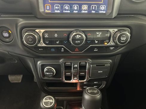 Used 2023 Jeep Wrangler Unlimited Sahara w/ Cold Weather Group AWD/4WD image 21