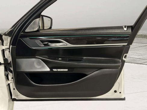 Used 2016 BMW 750i xDrive image 30