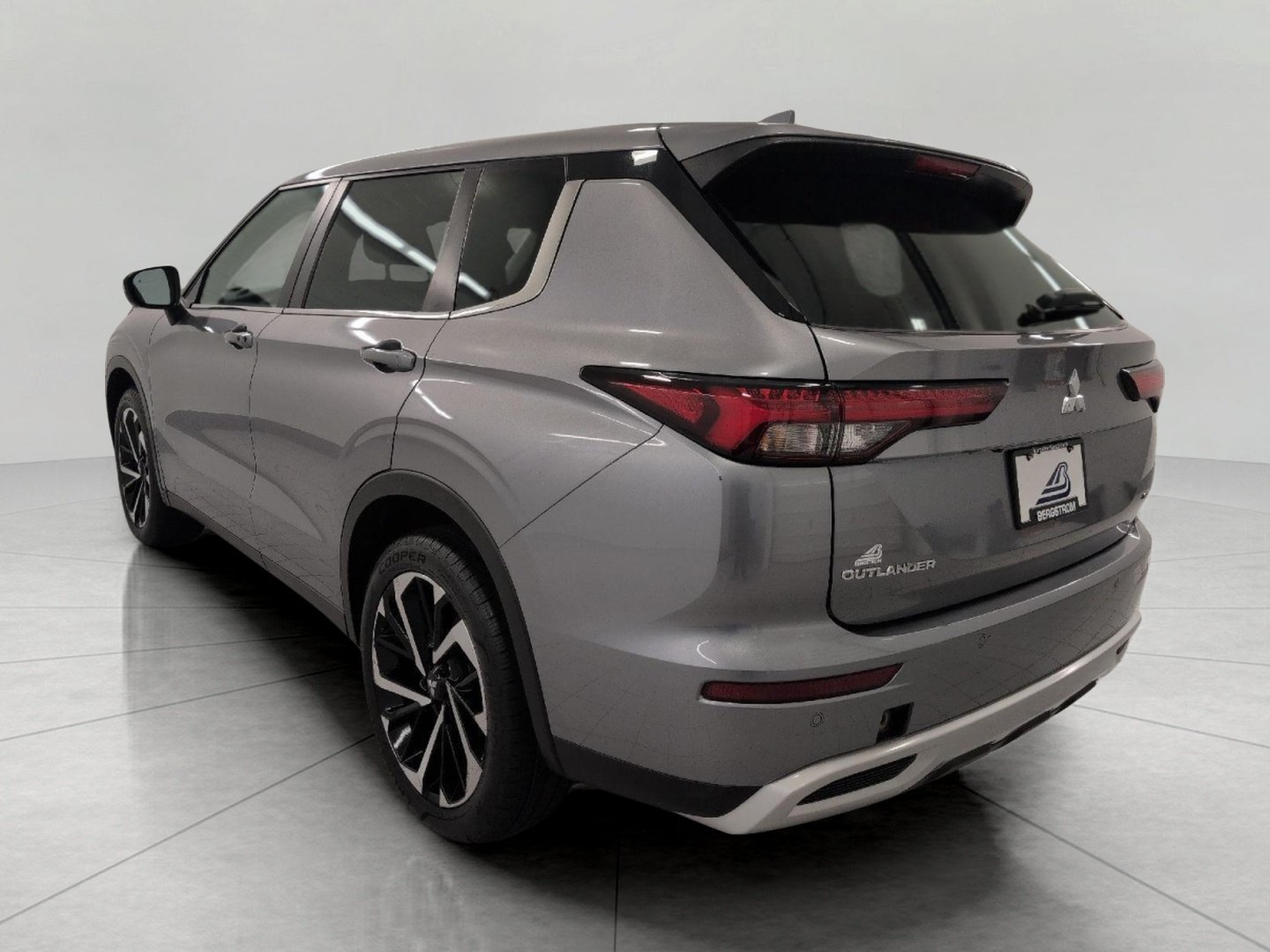Used 2023 Mitsubishi Outlander SE AWD/4WD image 20