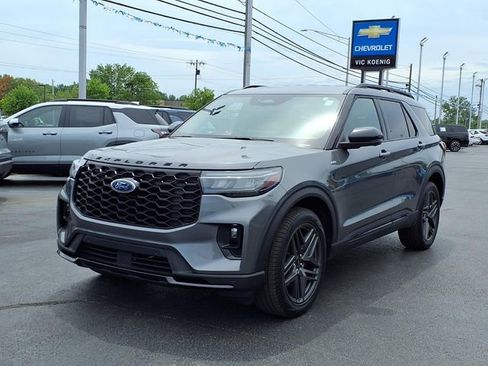 Used 2025 Ford Explorer ST-Line w/ ST-Line Street Pack AWD/4WD image 5