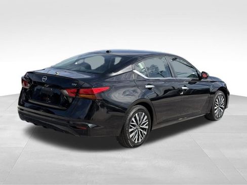 Used 2024 Nissan Altima 2.5 SV FWD image 4