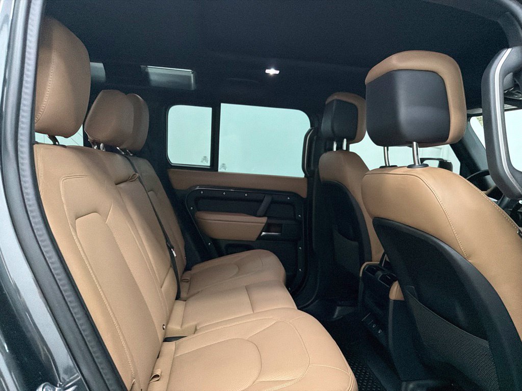 Used 2025 Land Rover Defender 110 X-Dynamic SE AWD/4WD image 27