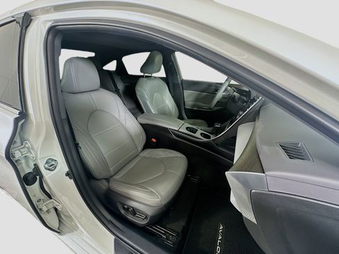 Used 2020 Toyota Avalon Limited w/ Advanced Safety Package FWD image 32