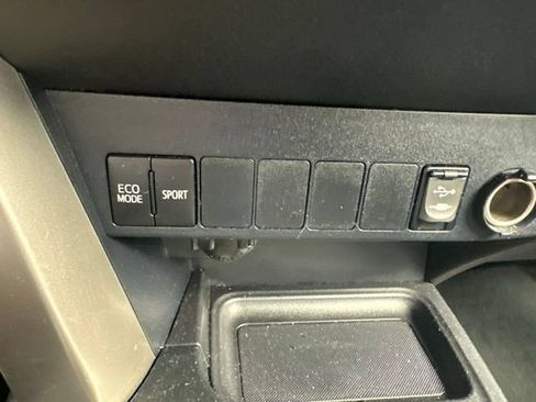 Used 2015 Toyota RAV4 XLE AWD/4WD image 19
