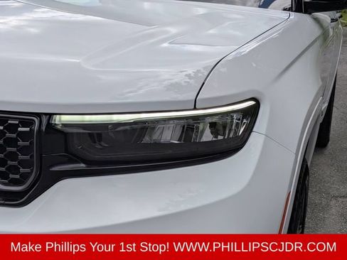Used 2025 Jeep Grand Cherokee Summit w/ Obsidian Package AWD/4WD image 9