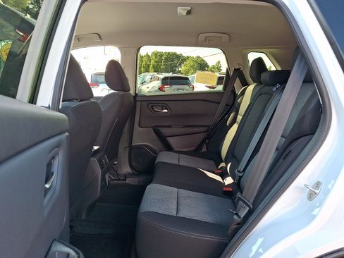 Certified 2025 Nissan Rogue SV image 10