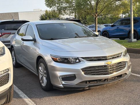 Used 2018 Chevrolet Malibu LT FWD image 3