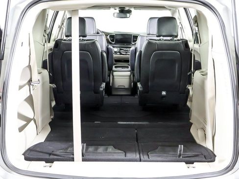 Used 2024 Chrysler Pacifica Limited FWD image 24