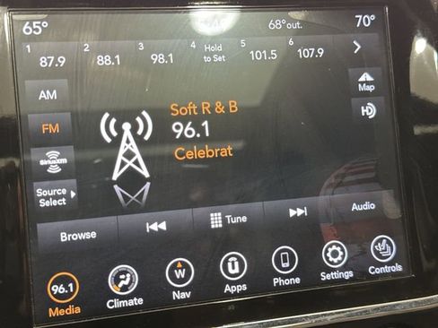 Used 2022 Jeep Grand Cherokee Limited image 13