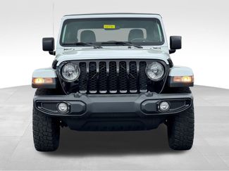 Used 2022 Jeep Gladiator Willys AWD/4WD video 2