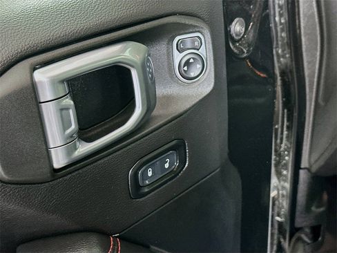 Used 2023 Jeep Wrangler Unlimited Rubicon image 18