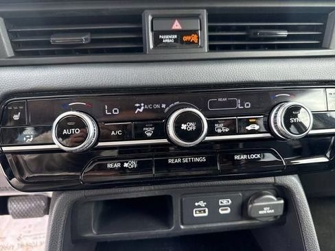 Certified 2023 Honda Pilot Touring image 13