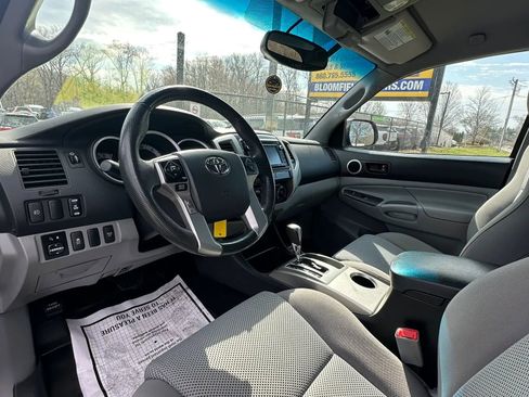 Used 2014 Toyota Tacoma 4x4 Access Cab V6 w/ TRD Sport Package image 17