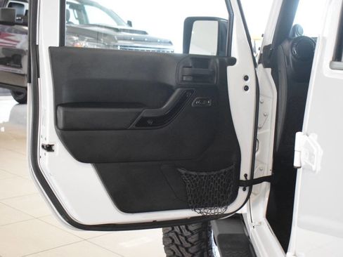 Used 2014 Jeep Wrangler Unlimited Sahara AWD/4WD image 43