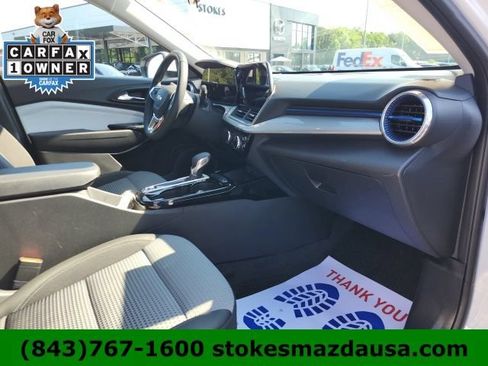 Used 2024 Chevrolet Trax LT w/ Sunroof Package FWD image 23