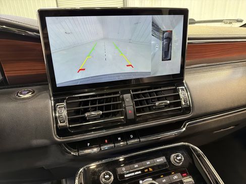 Used 2022 Lincoln Navigator 4WD image 20
