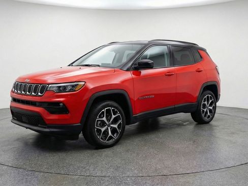 Used 2025 Jeep Compass Limited image 3