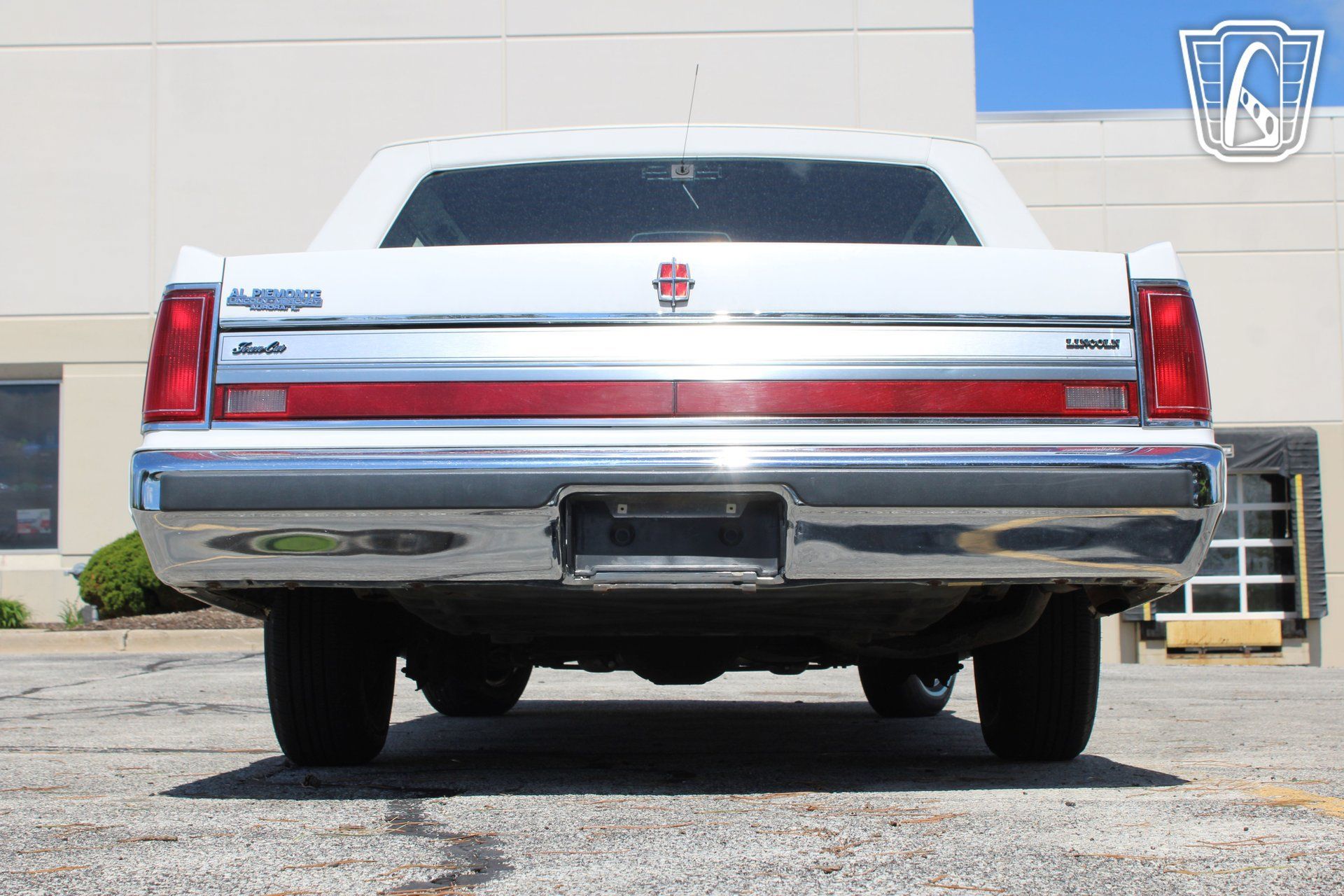 Used 1988 Lincoln Town Car Signature RWD image 12