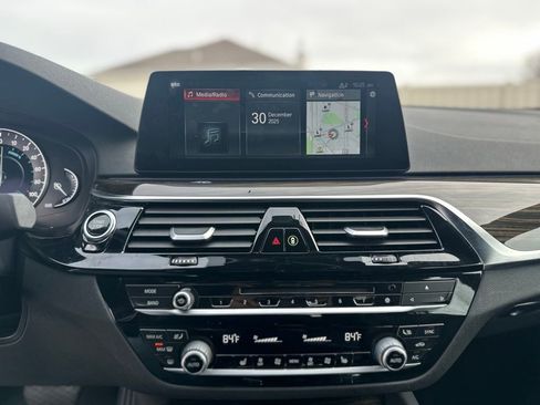 Used 2018 BMW 530e xDrive image 36