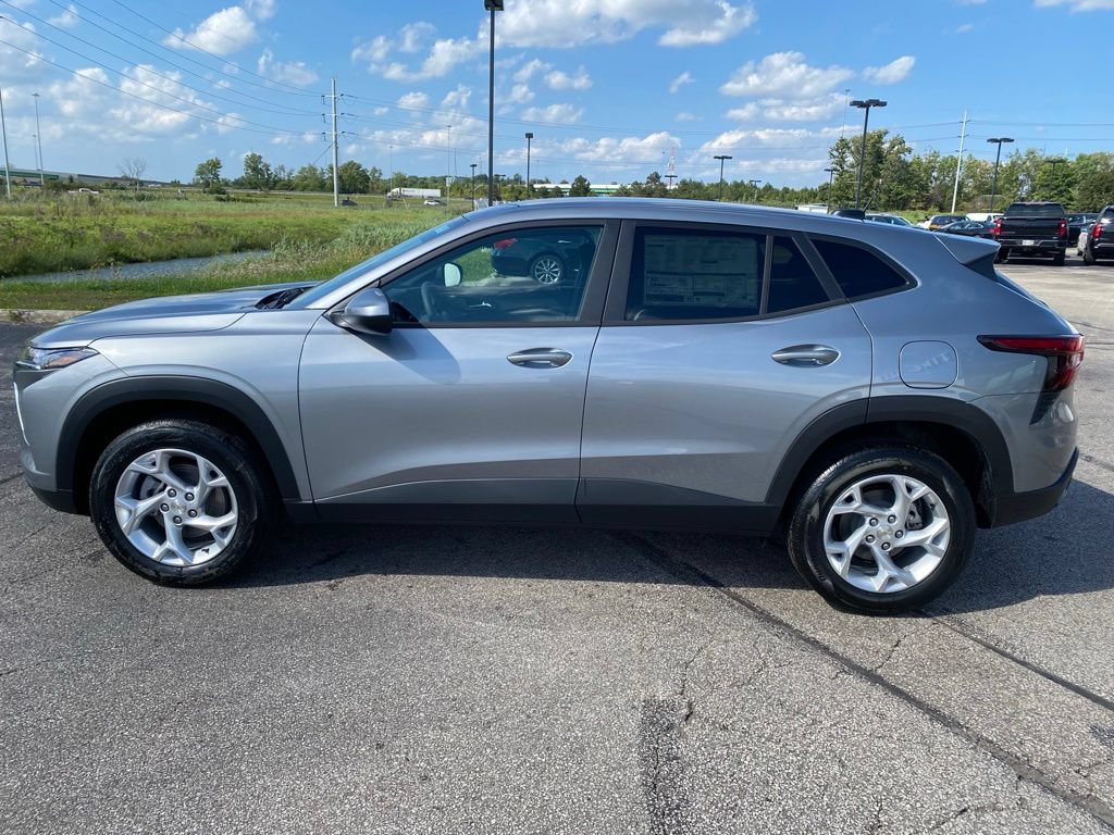 New 2026 Chevrolet Trax LS w/ LS Convenience Package FWD image 4