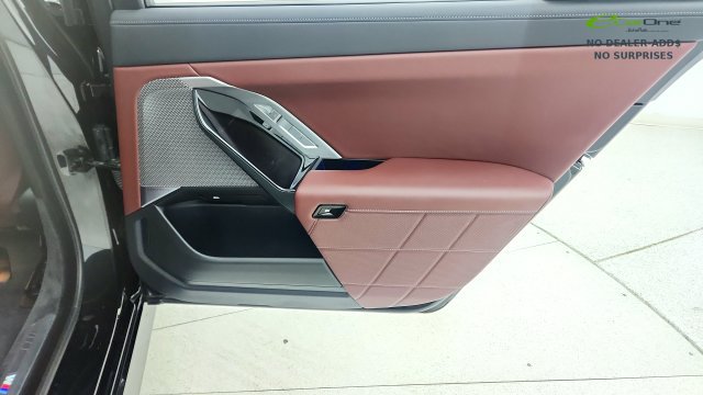 Used 2025 BMW i7 eDrive50 w/ M Sport Package RWD image 46