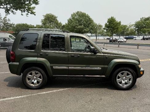 Used 2007 Jeep Liberty Limited AWD/4WD image 8