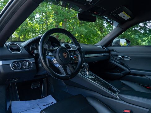 Used 2018 Porsche 718 Cayman S RWD image 4
