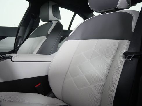 New 2026 BMW i5 eDrive40 w/ M Sport Package image 10