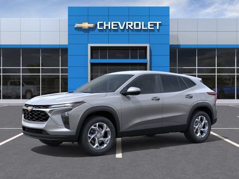 New 2026 Chevrolet Trax LS w/ LS Convenience Package FWD image 2