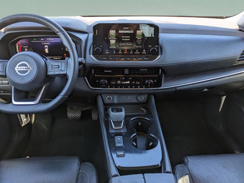 Used 2021 Nissan Rogue Platinum image 19