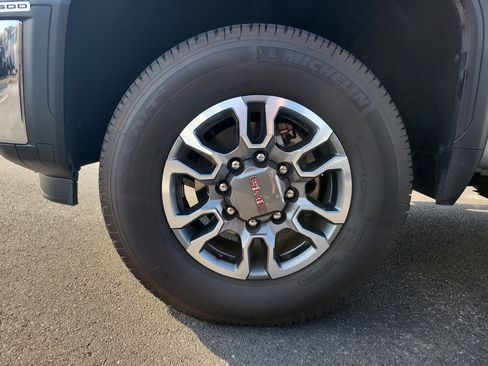 Used 2024 GMC Sierra 2500 SLT w/ SLT Premium Package image 10