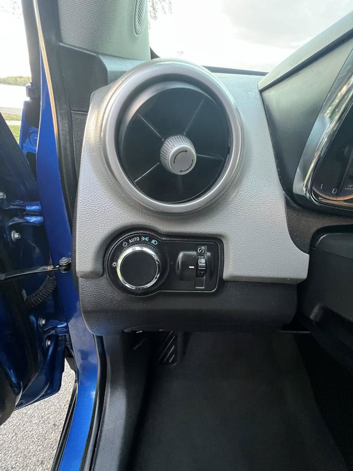 Used 2015 Chevrolet Trax LT w/ LT Sun and Sound Package FWD image 33