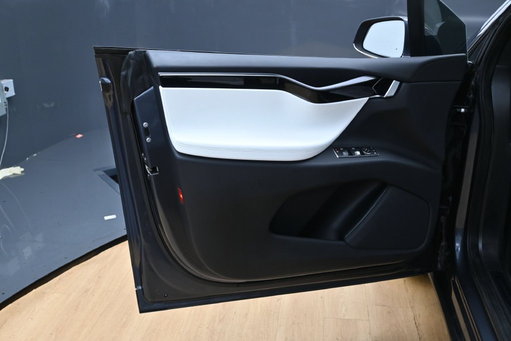 Used 2020 Tesla Model X Long Range AWD/4WD image 30