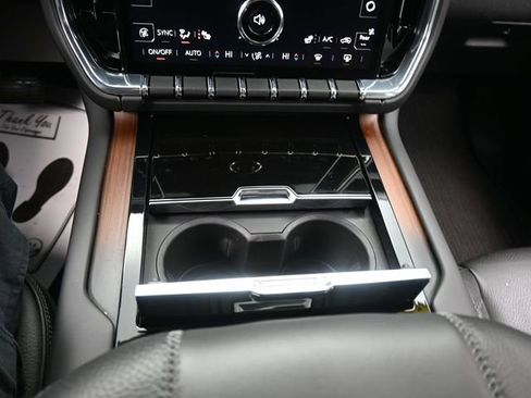 Used 2025 GMC Yukon XL Denali image 11