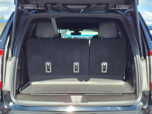 Used 2021 GMC Yukon SLT w/ Rear Media and Nav Package image 6