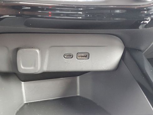 Used 2024 Chevrolet Trax LT w/ LT Convenience Package image 24