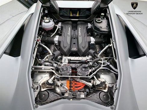 Used 2025 Lamborghini Revuelto AWD/4WD image 60