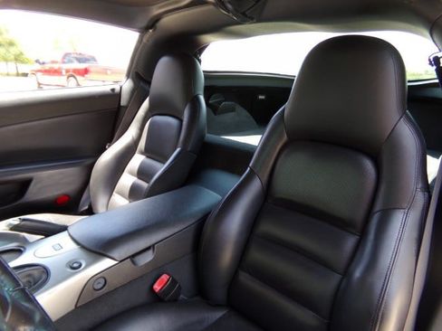 Used 2005 Chevrolet Corvette Coupe w/ Preferred Equipment Group RWD image 23