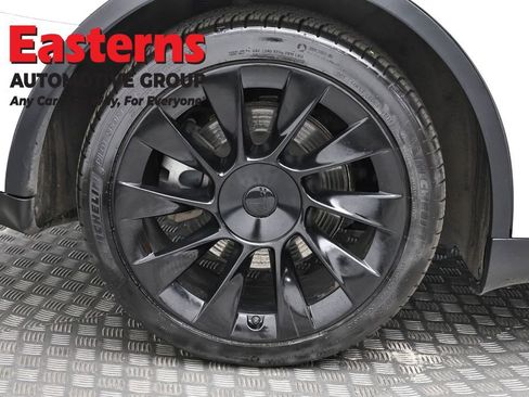 Used 2022 Tesla Model Y Long Range image 25