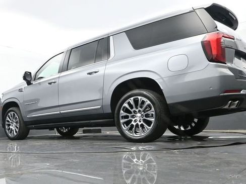 Used 2025 GMC Yukon XL Denali AWD/4WD image 26