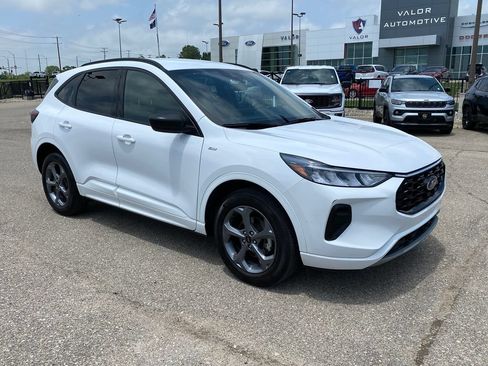 Used 2023 Ford Escape ST-Line w/ Tech Pack #1 AWD/4WD image 8
