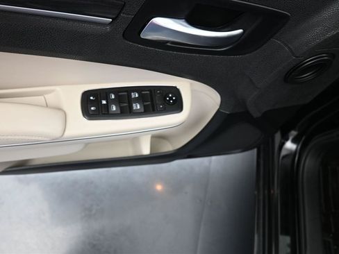 Used 2021 Chrysler 300 Touring w/ Sport Appearance Package RWD image 13
