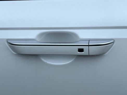 New 2026 Kia Carnival EX FWD image 24