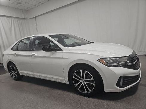 Used 2024 Volkswagen Jetta Sport FWD image 3